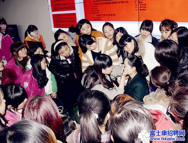 鄭州富士康園區(qū)：十二萬女工樂享繽紛三月