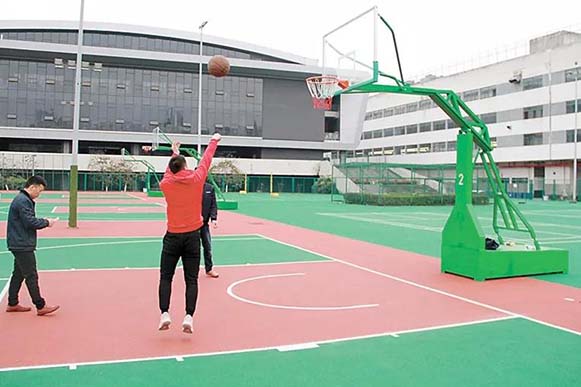 成都園區(qū)D27綜合運(yùn)動(dòng)場(chǎng)，經(jīng)過(guò)數(shù)月的封閉翻新后，舊貌換新顏