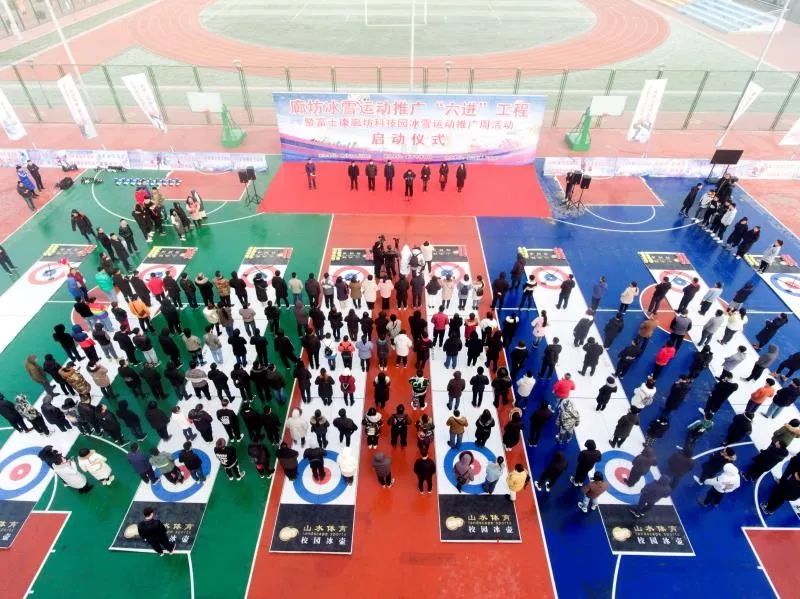 冰雪運(yùn)動(dòng)走進(jìn)富士康 企業(yè)員工體驗(yàn)冰雪樂趣